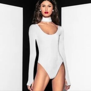 Alice + Olivia Long Sleeve Ribbed Bodysuit